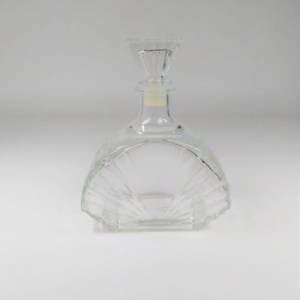 Glass Decanter with Stopper